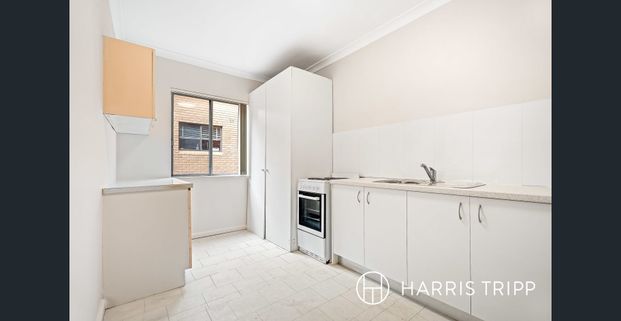 Updated Ground-Floor Unit with Modern Comforts, Includes 1 Week Free Rent! - Photo 1