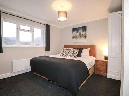 Saturn Croft, Winkfield Row, Bracknell, RG42 - Photo 3