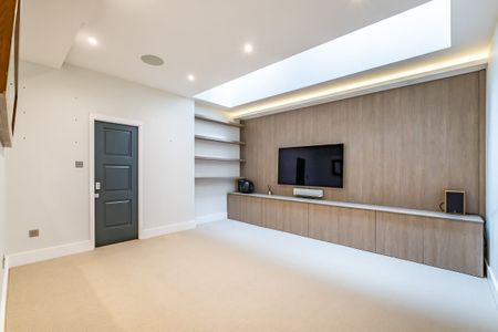 4 bedroom apartment to rent - Photo 3