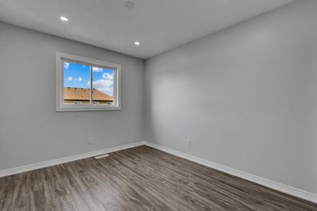 For Lease - 100 Monarch Street, Welland, Ontario - Photo 4