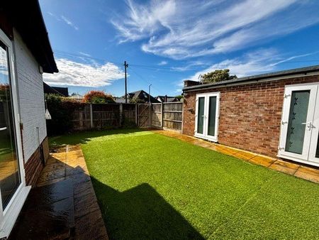4 bedroom bungalow to rent - Photo 3