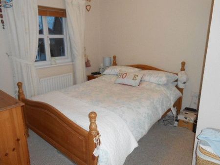 3 bedroom semi-detached house to rent - Photo 3
