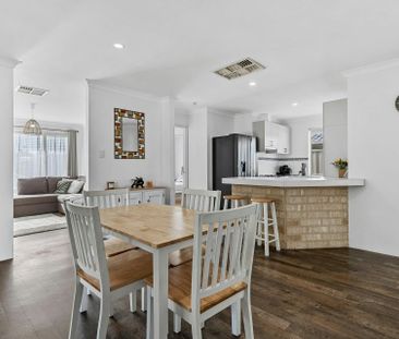 Available Now! Lifestyle, Space & Convenience – Your Next Family Home - Photo 4
