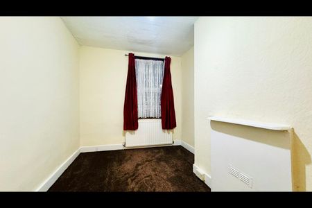 3 Bed Terraced House, Elizabeth Road, E6 - Photo 3