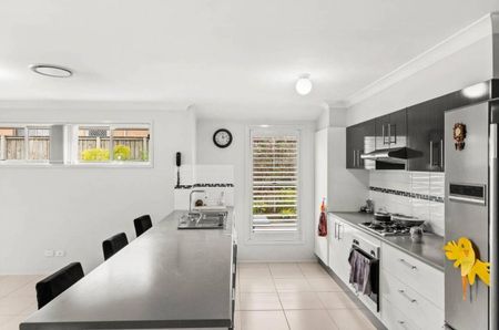 SPACIOUS FAMILY HOME! - Photo 5