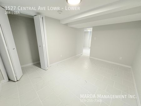 STYLISH NEWLY RENOVATED 2BEDROOM/1BATH LOWER UNIT+UTILITIES - Photo 2