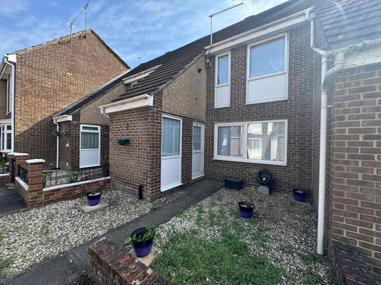 3 bedroom flat to rent - Photo 1