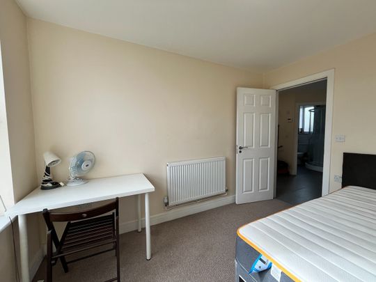 2 Bed Flat, Filton Avenue, BS7 - Photo 1