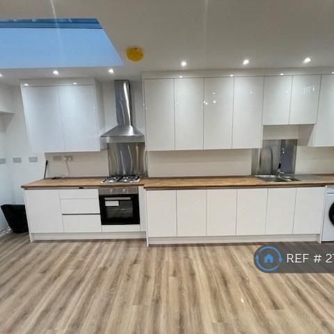 3 bedroom flat to rent - Photo 1