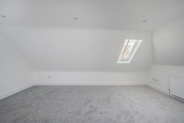 St Andrews Square, Surbiton - 3 bedrooms Property for lettings - Seymours - Photo 1