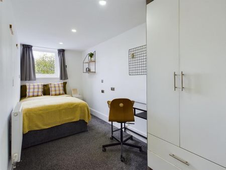 4 bedroom flat to rent - Photo 4