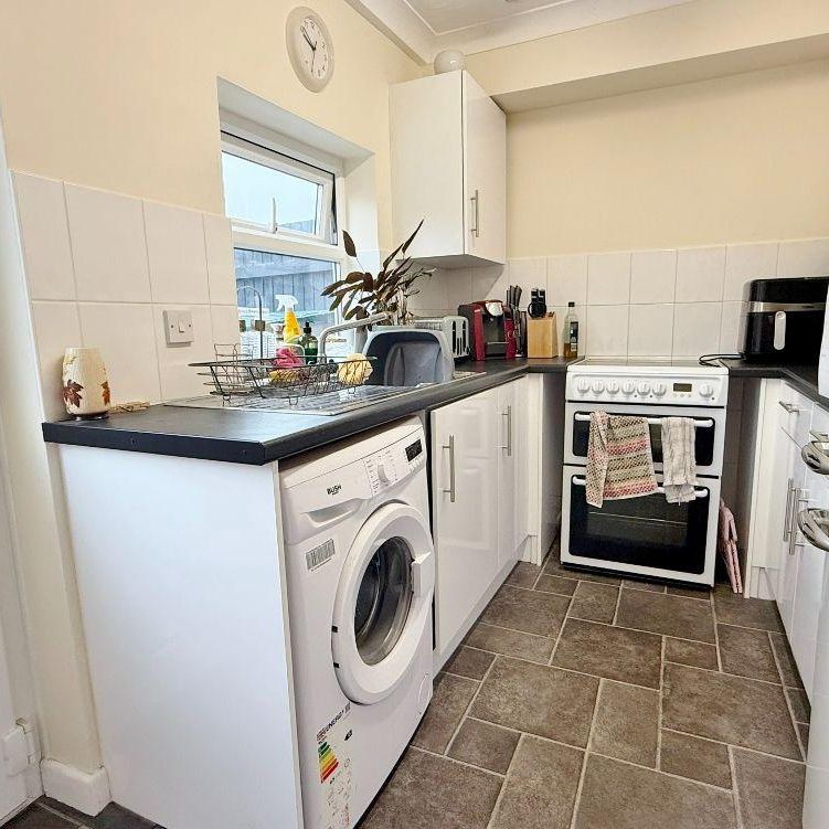 2 bedroom cottage to rent - Photo 1