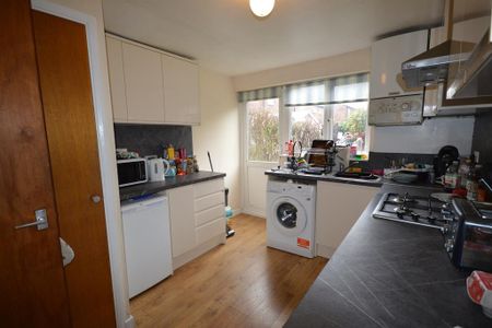 4 bedroom terraced house to rent - Photo 3