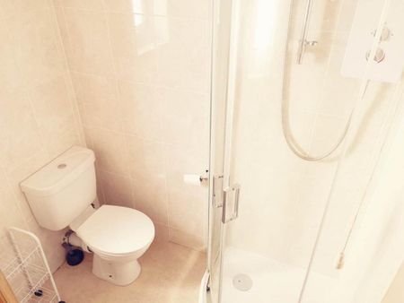 5 bedroom house to rent - Photo 2