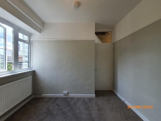 2 bedroom flat to let - Photo 1