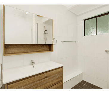 MODERN 3 BEDROOM HOME IN CONDON! - Photo 6