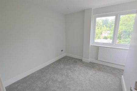 2 bedroom maisonette to rent - Photo 2