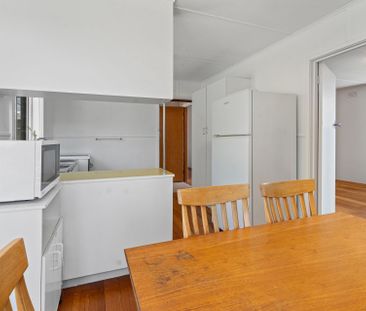 Charming and Spacious Family Home - Photo 5