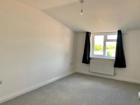4 bedroom terraced house to rent - Photo 4
