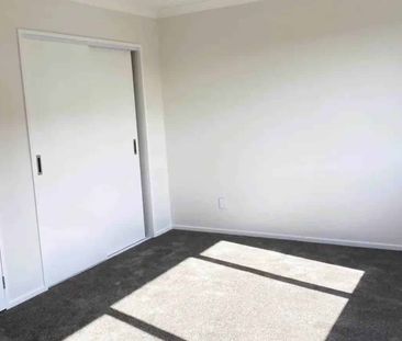Sun-Filled Family Home in the Heart of Howick - Photo 4