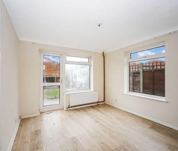 3 bedroom end of terrace house to rent - Photo 5