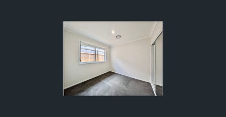 Low-Maintenance Modern Family Home with 5kW Solar Panel - Photo 3