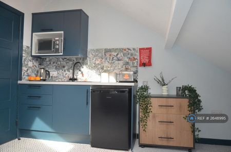 1 bedroom in a house share to rent - Photo 5