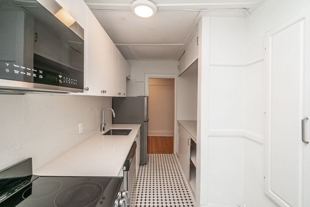 100 Vaughan Road - Photo 1