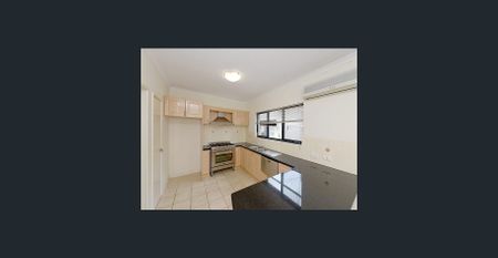 Modern Chic Townhouse in Prime Fremantle Location - Photo 4