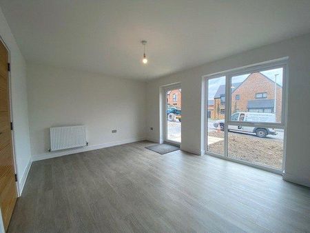 4 bedroom detached house to rent - Photo 2