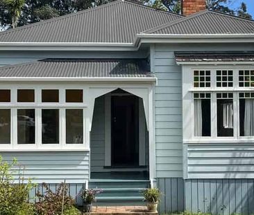 Comfortable Devonport Home with Great Outdoor Space - Photo 4