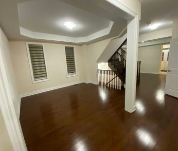 For Lease - 37 Ladder Crescent, East Gwillimbury, Ontario - Photo 4