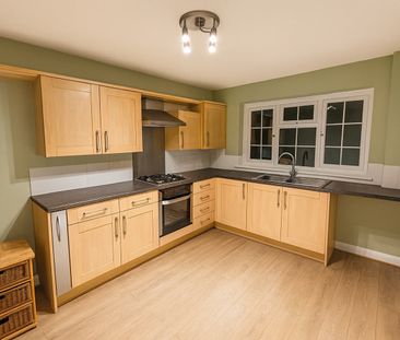 3 Bed Semi-Detached House, Waterhall Close, E17 - Photo 6