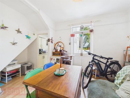 4 bedroom terraced house to rent - Photo 5