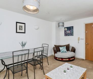 2 bedroom flat to rent - Photo 2