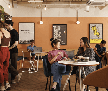 Large Standard Double Ensuite: Three Bed Flat - Photo 4