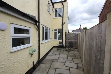 3 bedroom semi-detached house to rent - Photo 3
