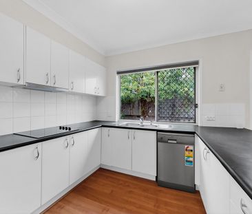 Spacious 5-Bedroom Family Home with Ducted Air and Media Room - Photo 6