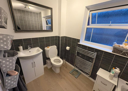 3 bedroom semi-detached house to rent - Photo 3