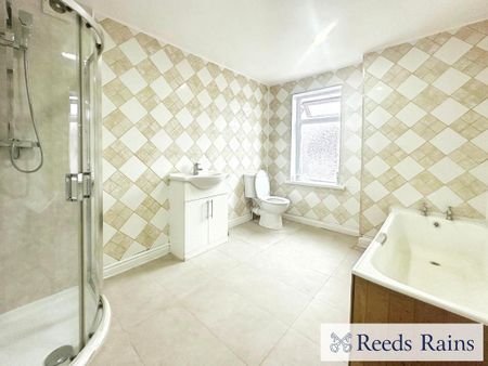 2 bedroom terraced house to rent - Photo 4