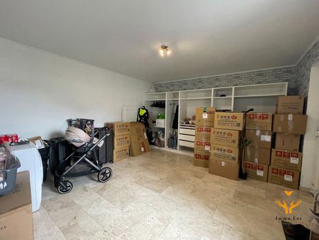 Lichtrijk gelijkvloers appartement met garage in hartje Berlare - Photo 2
