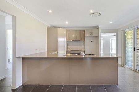 SPACIOUS FAMILY HOME IN A GREAT LOCATION! - Photo 5