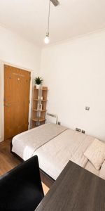1 bedroom in a flat share to rent - Photo 4