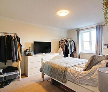 3 bedroom flat to rent - Photo 1