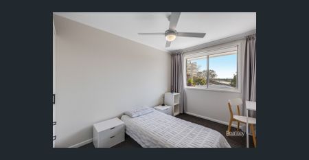 Stunning Renovated 3-Bedroom Unit in East Toowoomba - Photo 5