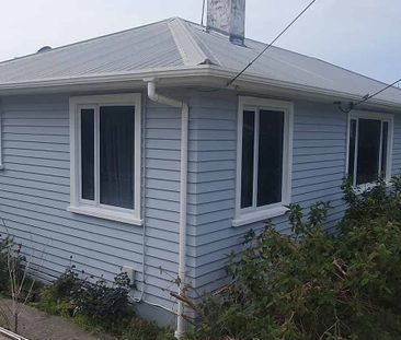 Charming 2BR Home - Photo 1