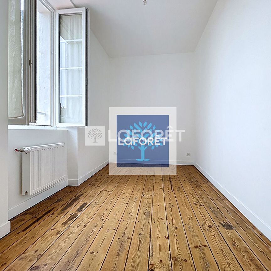 Maison T5 près de SAINT JEAN D ANGELY à louer - Photo 1