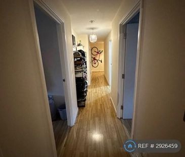 3 bedroom flat to rent - Photo 3