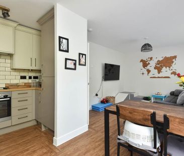 2 bedroom semi-detached house to rent - Photo 5