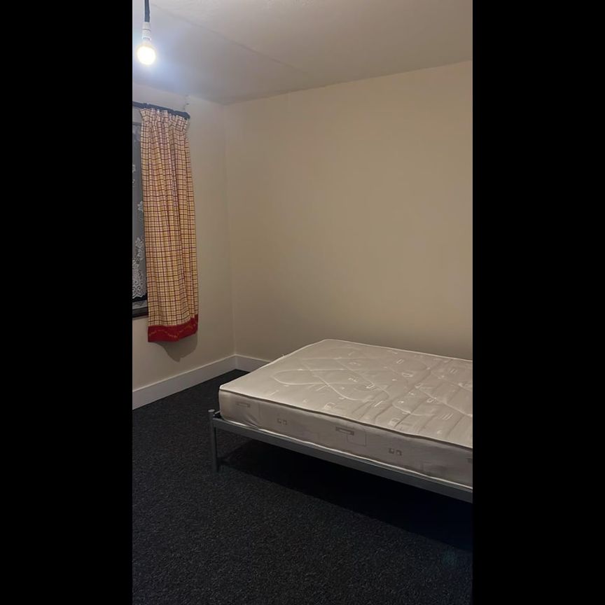 3 Bed Flat, Kitchener Road, E17 - Photo 1